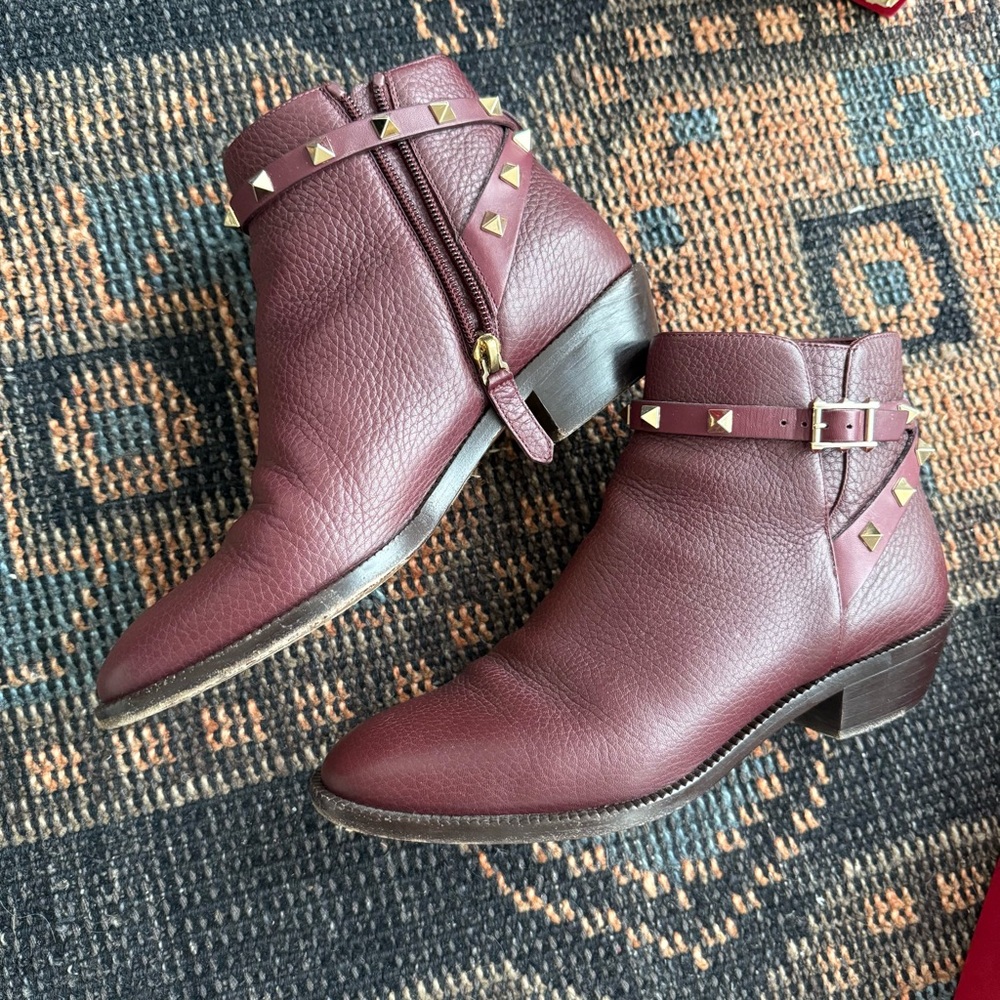 Valentino Garavani Burgundy Heeled Boots - Picture 6 of 15